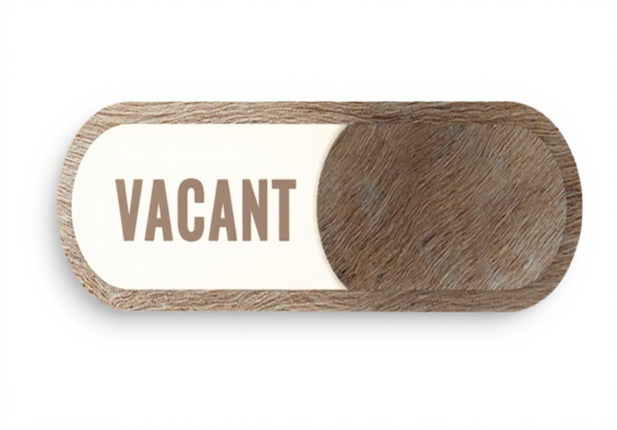 'Segnale privacy in legno montato su una porta d'ufficio'
